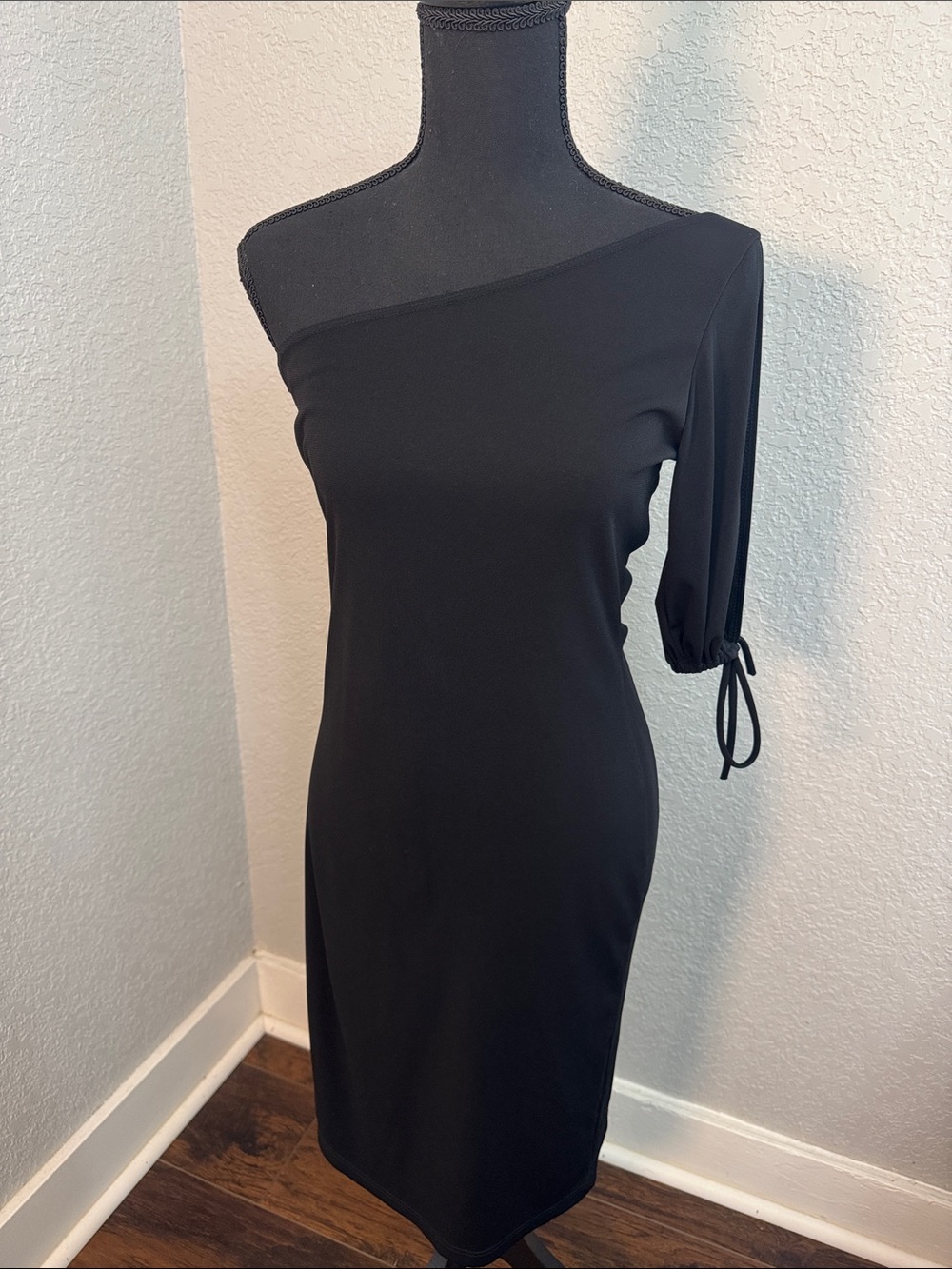 Black One-Shoulder Sheath Dress